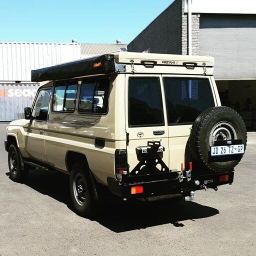 Alternative view of Parachoques trasero para Toyota Land Cruiser 78