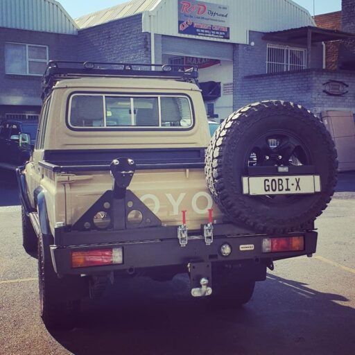 Alternative view of Parachoques trasero para Toyota Land Cruiser 79