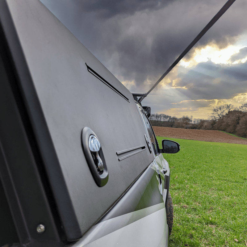 Canopy aluminio 2 ROCKALU Isuzu D-Max 2012+ Extra Cab (negro) - Imagen 10