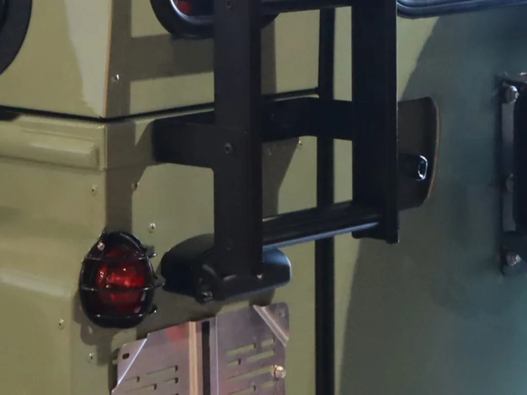 Ladder for Land Rover Defender 90/110 (1983-2016) - Image 4