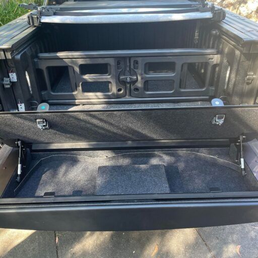 Cajón para portón trasero Dodge Ram