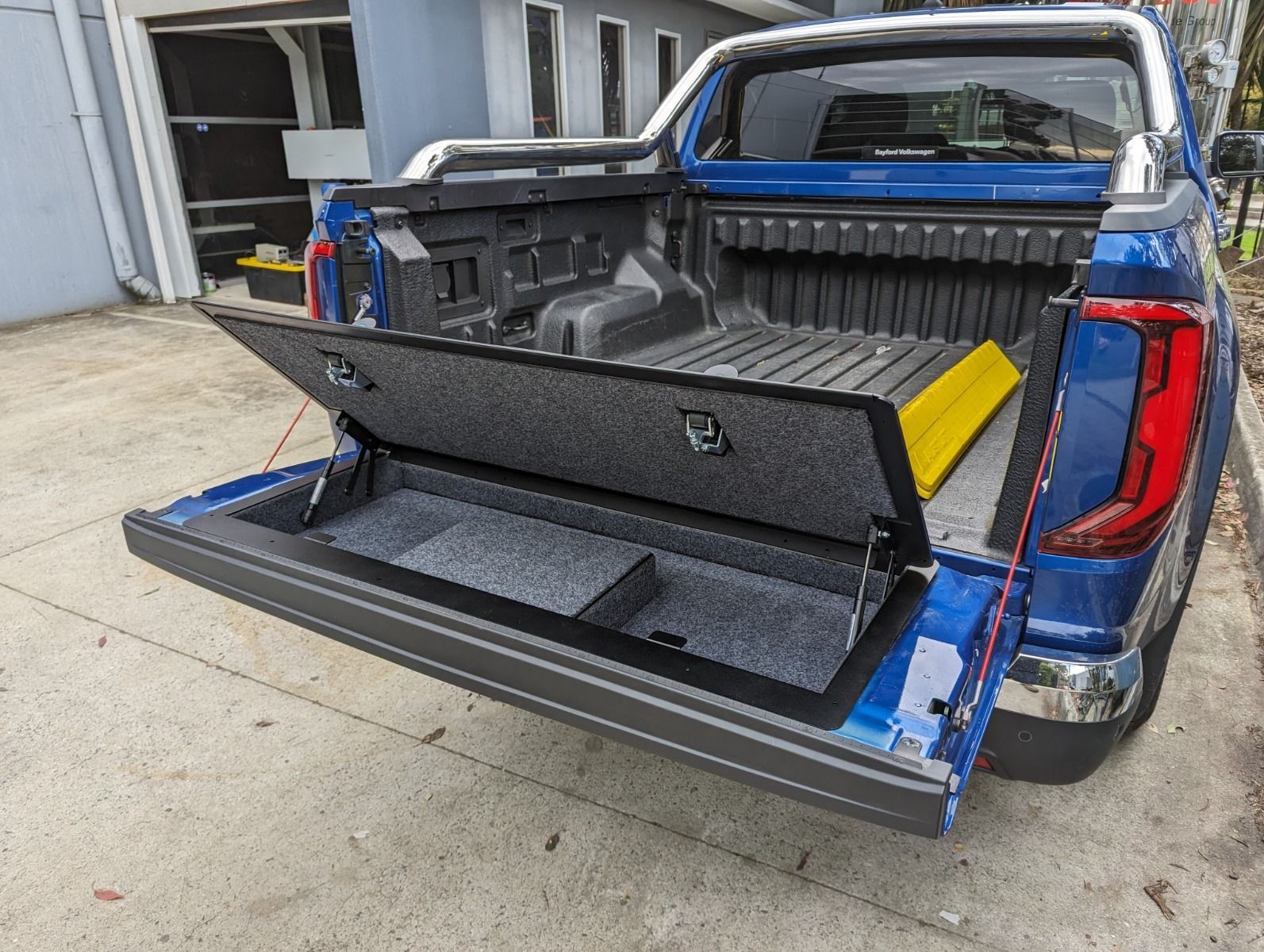 Cajón para portón trasero Volkswagen Amarok 2023- - Imagen 3