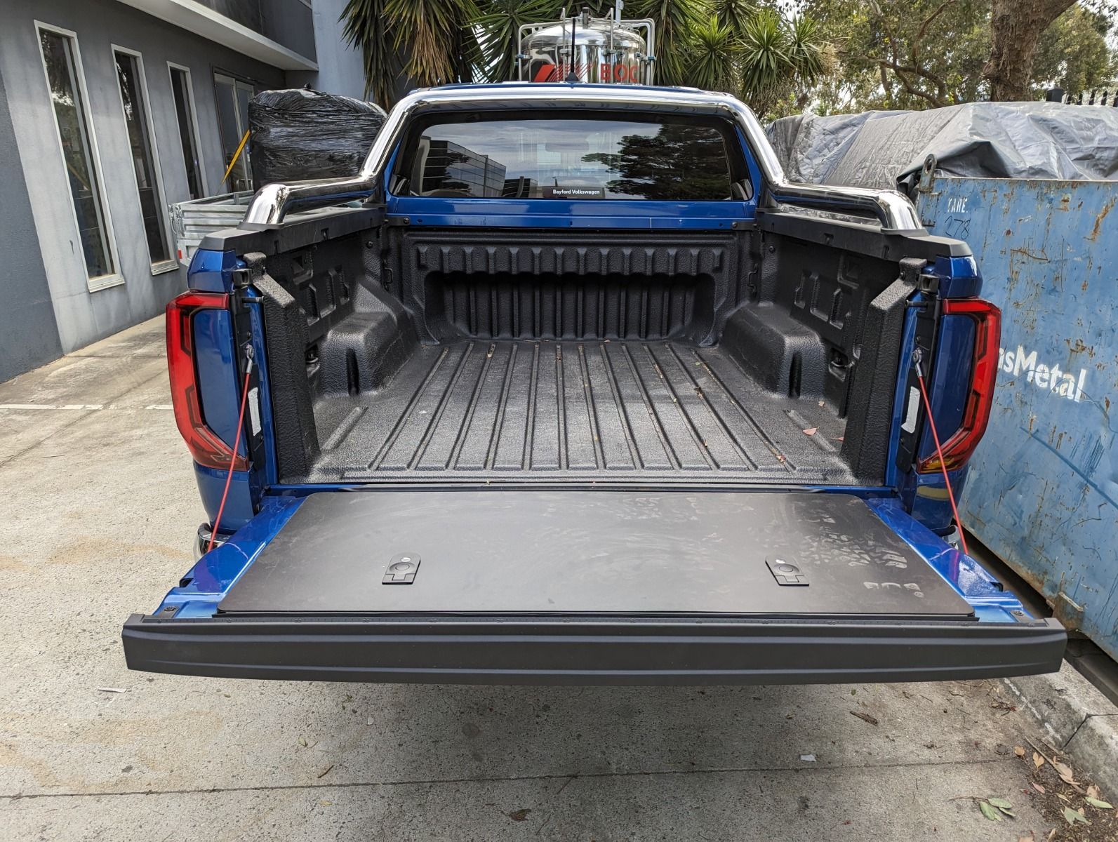 Cajón para portón trasero Volkswagen Amarok 2023- - Imagen 4