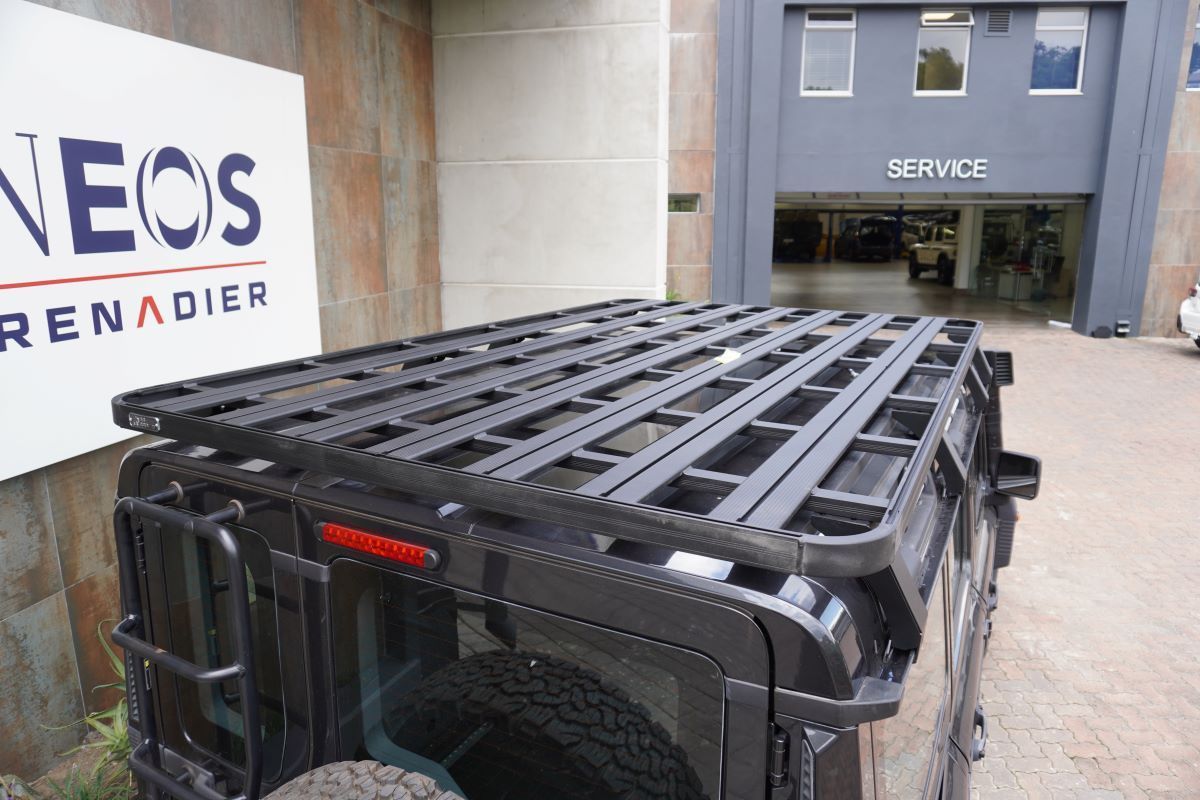 Baca Sudafricana Big Country para Ineos Grenadier
