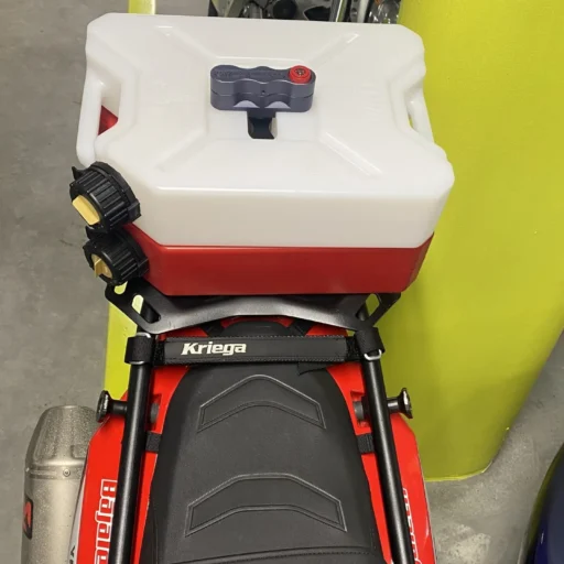 Alternative view of Depósito Plano Gasolina 4.5L Rojo