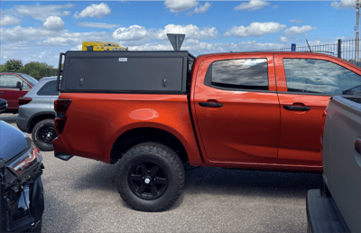Alu-Cab Adventure Isuzu D-Max 2021+ DC Negro Liso1
