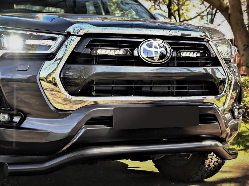 Kit Parrilla Toyota Hilux (2021-Present) Linear2