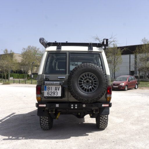 Paragolpes trasero Toyota Land Cruiser 70 1984-1996