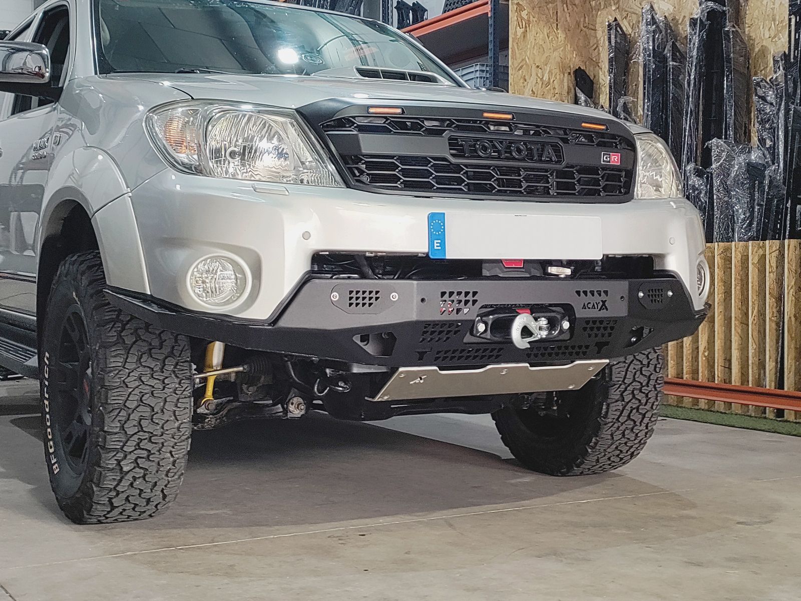 Paragolpes delantero Híbrido Toyota Hilux