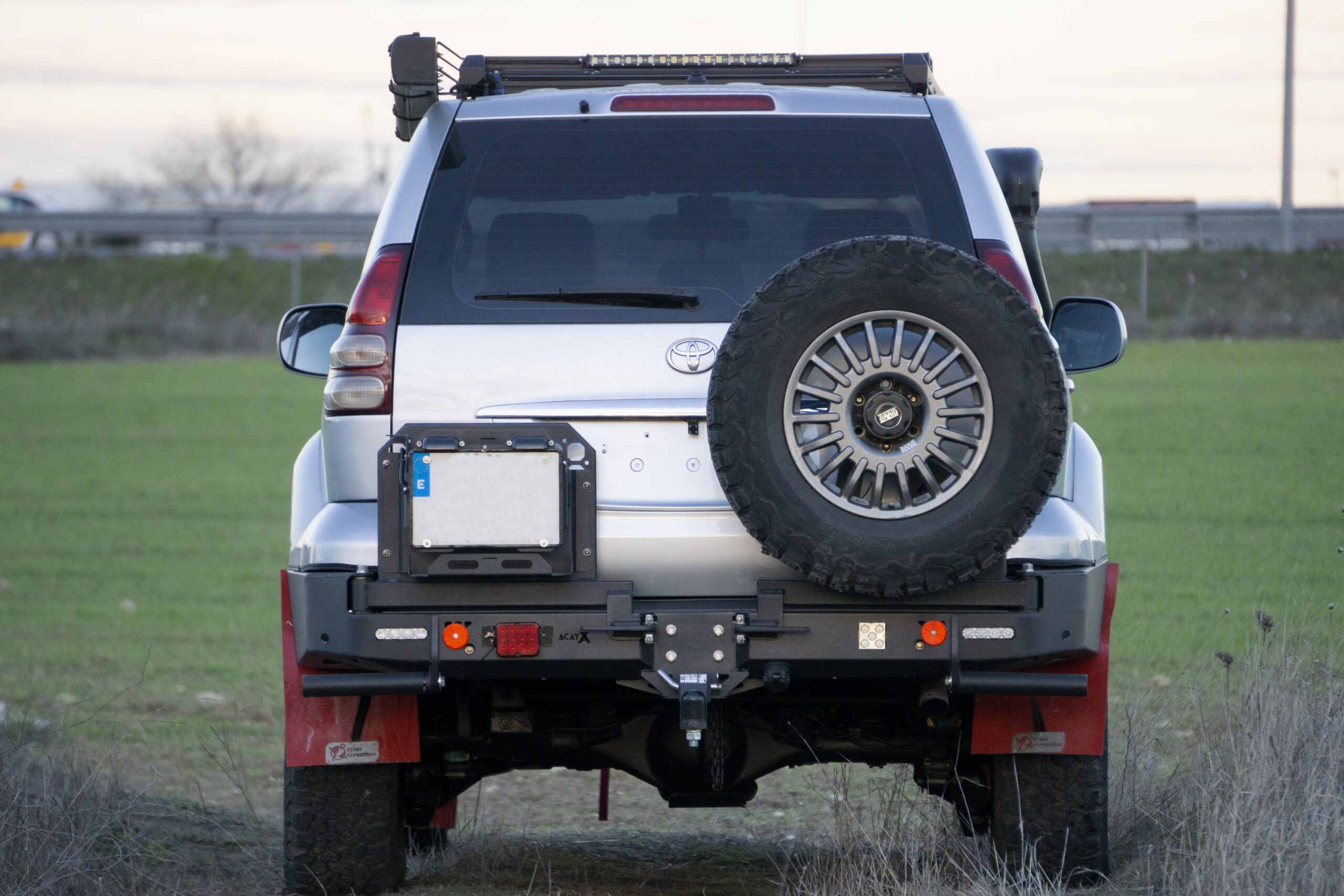 Paragolpes trasero Toyota Land Cruiser 120 2009-2022