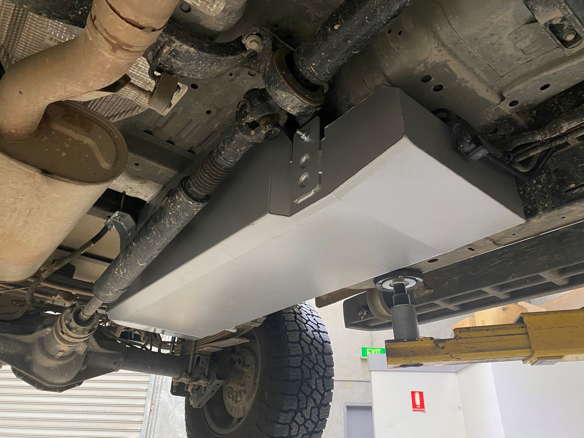 Tanque LRA para substituição do Ford Ranger T9 diesel 140L