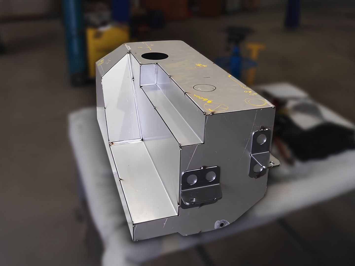 Zusätzlicher LRA 68-Liter-Kraftstofftank für Ineos Grenadier Diesel5